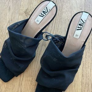 NWT ZARA mule heels - black